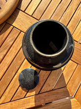 Carica l'immagine nel visualizzatore di Gallery, Urna Blacka