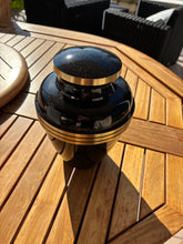 Carica l'immagine nel visualizzatore di Gallery, Urna Blacka