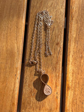 Carica l'immagine nel visualizzatore di Gallery, Collier symbole infini urne