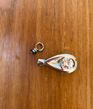 Carica l'immagine nel visualizzatore di Gallery, Urna Pendente Lacrima Luce