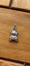 Carica l'immagine nel visualizzatore di Gallery, Ciondolo per ceneri - Teddy Bear