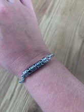 Carica l'immagine nel visualizzatore di Gallery, Bracelet funéraire cyclindre