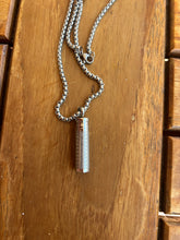 Carica l'immagine nel visualizzatore di Gallery, chaine collier urne pulta