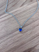 Carica l'immagine nel visualizzatore di Gallery, Collier Cinéraire Cœur Cristal Bleu - photo 1