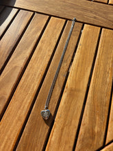 Carica l'immagine nel visualizzatore di Gallery, collier-urne-patte