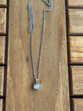 Carica l'immagine nel visualizzatore di Gallery, Collier Urne Pendentif blanc - photo 2