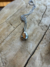 Carica l'immagine nel visualizzatore di Gallery, collier cendres goutte