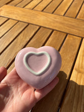 Carica l'immagine nel visualizzatore di Gallery, dessous urne coeur ceramique