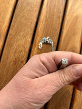 Carica l'immagine nel visualizzatore di Gallery, Fermeture collier urne arbre de vie