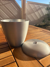 Carica l'immagine nel visualizzatore di Gallery, urne aluminium grise Galaxy