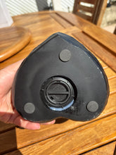 Carica l'immagine nel visualizzatore di Gallery, urne angel chat vue du dessous