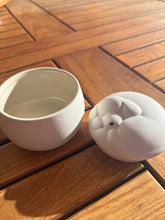 Carica l'immagine nel visualizzatore di Gallery, urne blanche pour chat ou pour chien