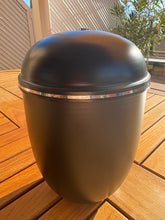 Carica l'immagine nel visualizzatore di Gallery, urne canada noire mat