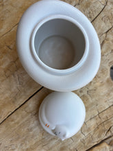 Carica l'immagine nel visualizzatore di Gallery, urne chat ceramique blanche ouverte