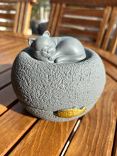 Carica l'immagine nel visualizzatore di Gallery, urne chat resine grise