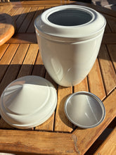 Carica l'immagine nel visualizzatore di Gallery, urne cineraire bordeaux mandalay avec couvercles