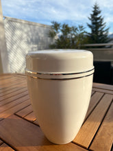 Carica l'immagine nel visualizzatore di Gallery, urne cineraire blanche