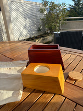 Carica l'immagine nel visualizzatore di Gallery, urne cineraire en bois pou humain