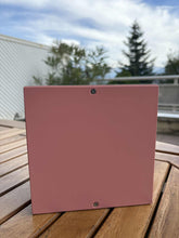 Carica l'immagine nel visualizzatore di Gallery, urne cineraire pour chien osrose de dos