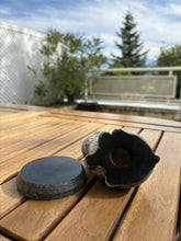 Carica l'immagine nel visualizzatore di Gallery, urne cineraire hamster vue du dessous