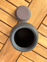 Carica l'immagine nel visualizzatore di Gallery, urne cineraire terra ouverte vue du dessus