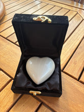 Carica l'immagine nel visualizzatore di Gallery, boite urne coeur