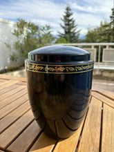 Carica l'immagine nel visualizzatore di Gallery, urne feuilles de houx