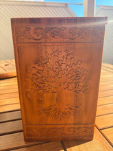 Carica l'immagine nel visualizzatore di Gallery, urne funeraire arbre de vie en bois