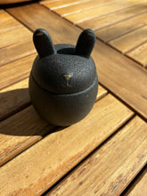 Carica l'immagine nel visualizzatore di Gallery, Urne Lapin céramique noire - photo 1