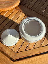 Carica l'immagine nel visualizzatore di Gallery, urne mandalay blanche vue du dessus