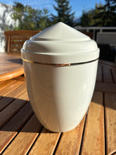 Carica l'immagine nel visualizzatore di Gallery, urne mandalay blanche de dos