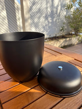 Carica l'immagine nel visualizzatore di Gallery, urne noir et argent