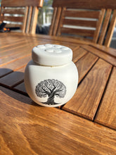 Carica l'immagine nel visualizzatore di Gallery, urne odyssee