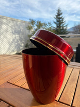 Carica l'immagine nel visualizzatore di Gallery, urne oeillet rouge