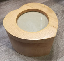 Carica l'immagine nel visualizzatore di Gallery, Urna foto di legno PARAHI