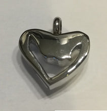 Carica l'immagine nel visualizzatore di Gallery, Pendente a Cuore per ceneri