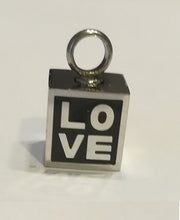 Carica l'immagine nel visualizzatore di Gallery, Ciondolo per ceneri - LOVE