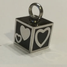 Carica l'immagine nel visualizzatore di Gallery, Ciondolo per ceneri - LOVE