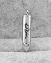 Carica l'immagine nel visualizzatore di Gallery, pendente funerario - proiettile con drago argentato