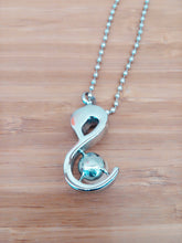 Carica l'immagine nel visualizzatore di Gallery, Ciondolo per ceneri Cigno Bianco