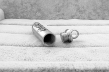 Carica l'immagine nel visualizzatore di Gallery, pendente funerario - proiettile con drago argentato