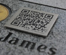 Carica l'immagine nel visualizzatore di Gallery, Memorial QR code funeral plaque