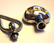 Carica l'immagine nel visualizzatore di Gallery, Urna Ciondolo : Diama