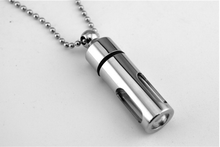 Carica l'immagine nel visualizzatore di Gallery, pendentif cineraire transparent argent