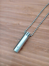 Carica l'immagine nel visualizzatore di Gallery, Ciondolo Funerario - Urnta