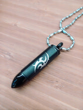 Carica l'immagine nel visualizzatore di Gallery, pendente funerario - proiettile con tribale