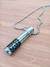 Carica l'immagine nel visualizzatore di Gallery, Ciondolo ricordo cilindrico Nero