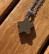 Carica l&#39;immagine nel visualizzatore di Gallery, Collar urna estrella
