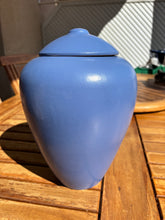 Carica l&#39;immagine nel visualizzatore di Gallery, Biodegradable Cremation Urn CELES
