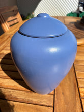 Carica l&#39;immagine nel visualizzatore di Gallery, Biodegradable Cremation Urn CELES
